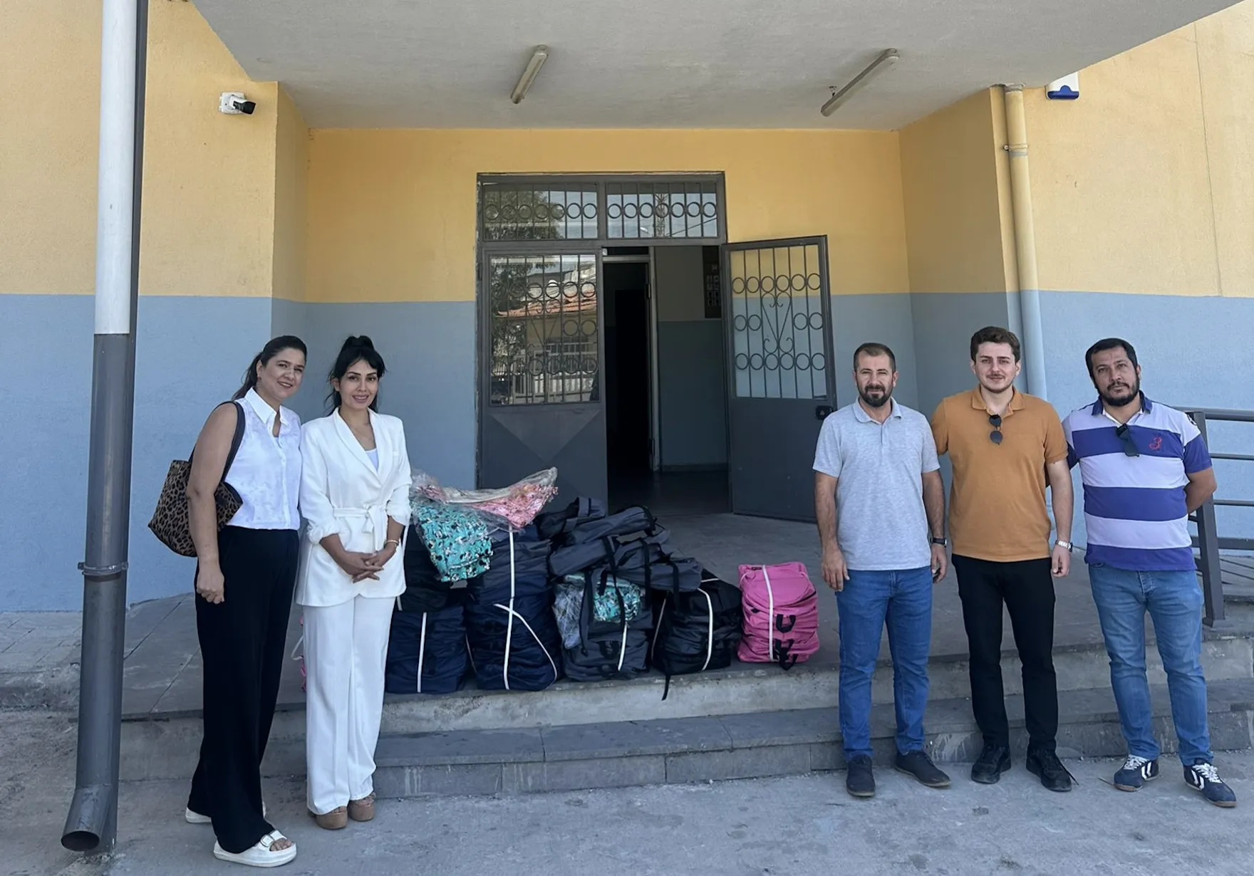 Hayırsever eğitimci Karabacak’tan  Köy Okullarına destek 